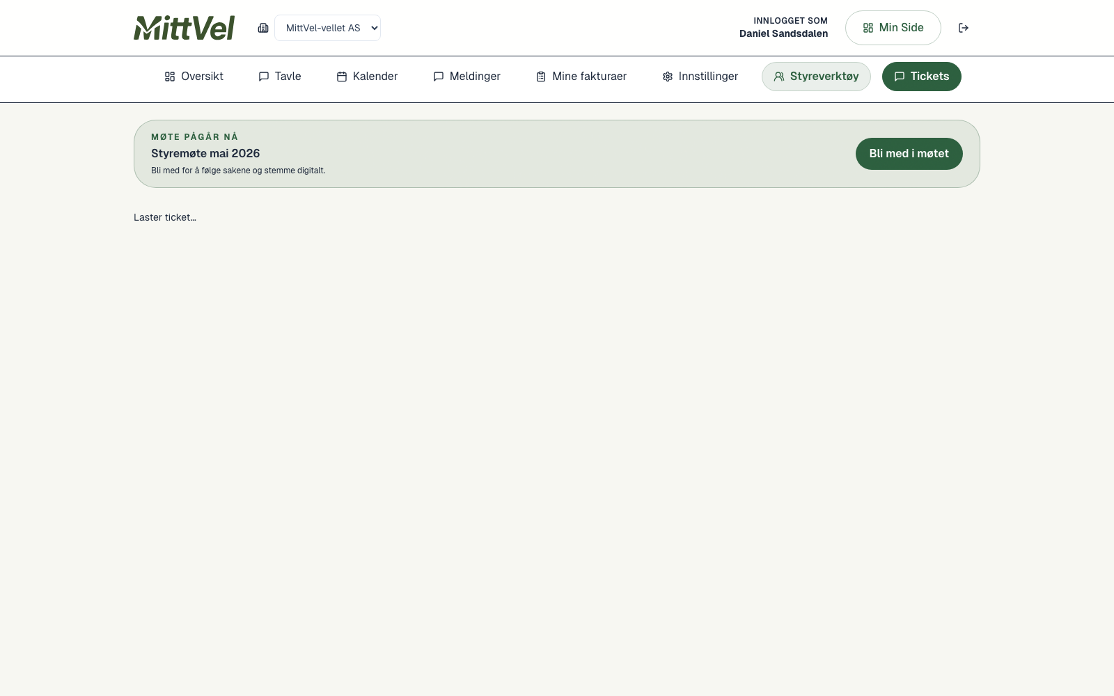 Ticket-detaljer med historikk